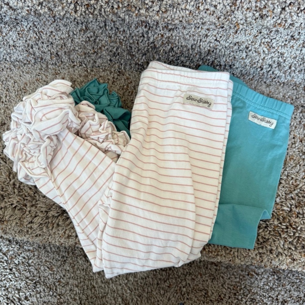 Set of Sew Sassy Capri Leggings Sz 8 GUC